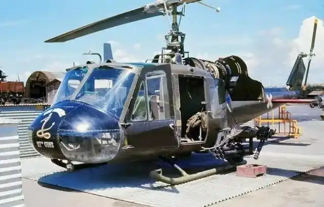 组图:武装到牙齿 越战中的美军uh-1通用直升机