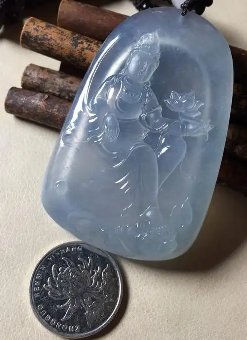 冰糯种无色翡翠观音吊坠 尺寸69.5*45.8*11