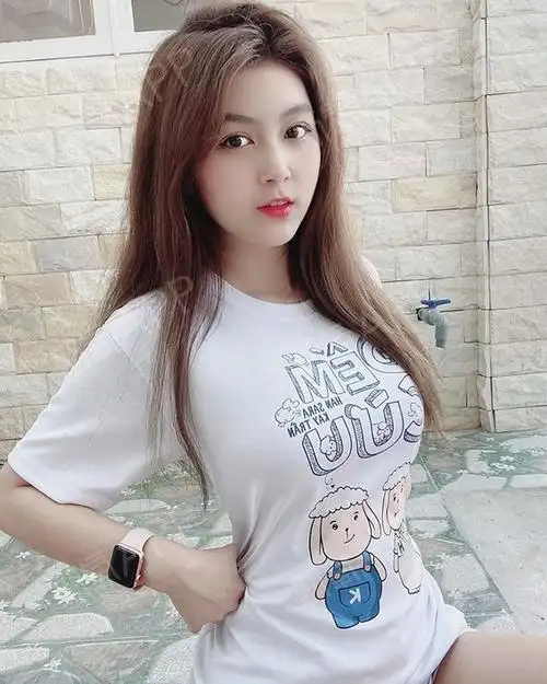 已经隆胸两个月了,胸型基本上稳定了,手感很自然.