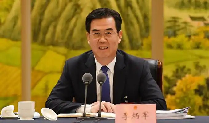 谌贻琴当选贵州省人大常委会主任李炳军当选贵州省省长