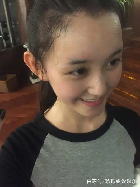 健身时满头大汗的她,没看出来她这样的小可爱还喜欢健身呢