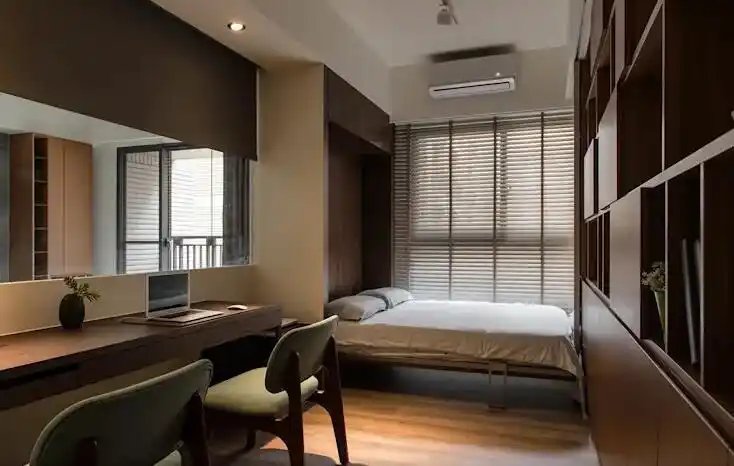 2.颜色对比的床头墙凹槽设计