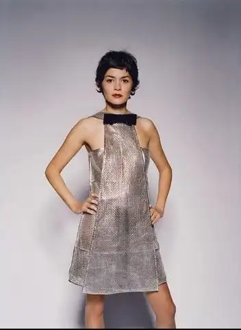 奥黛丽·塔图短发造型清爽写真高清图片