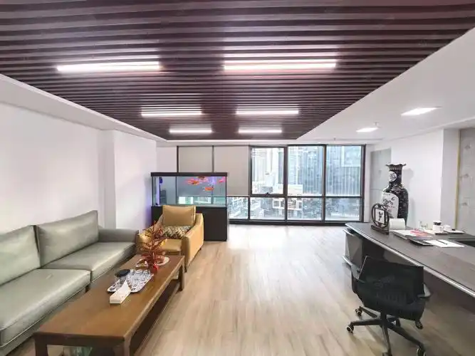 (出租) 财富中心 总裁办公室即员工办公区 通透户型 实景比图片好速来