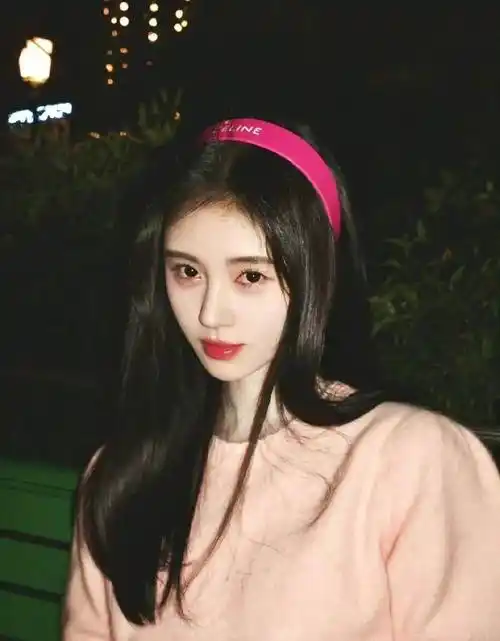 鞠婧祎迪士尼快乐九宫格,女人你的美丽无可挑剔_女明星_裙摆_粉色