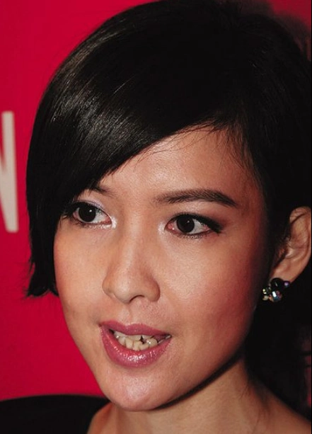 一笑就露馅,这15位明星的牙,"丑"得千奇百怪,太出乎意料_牙齿_笑容_唐