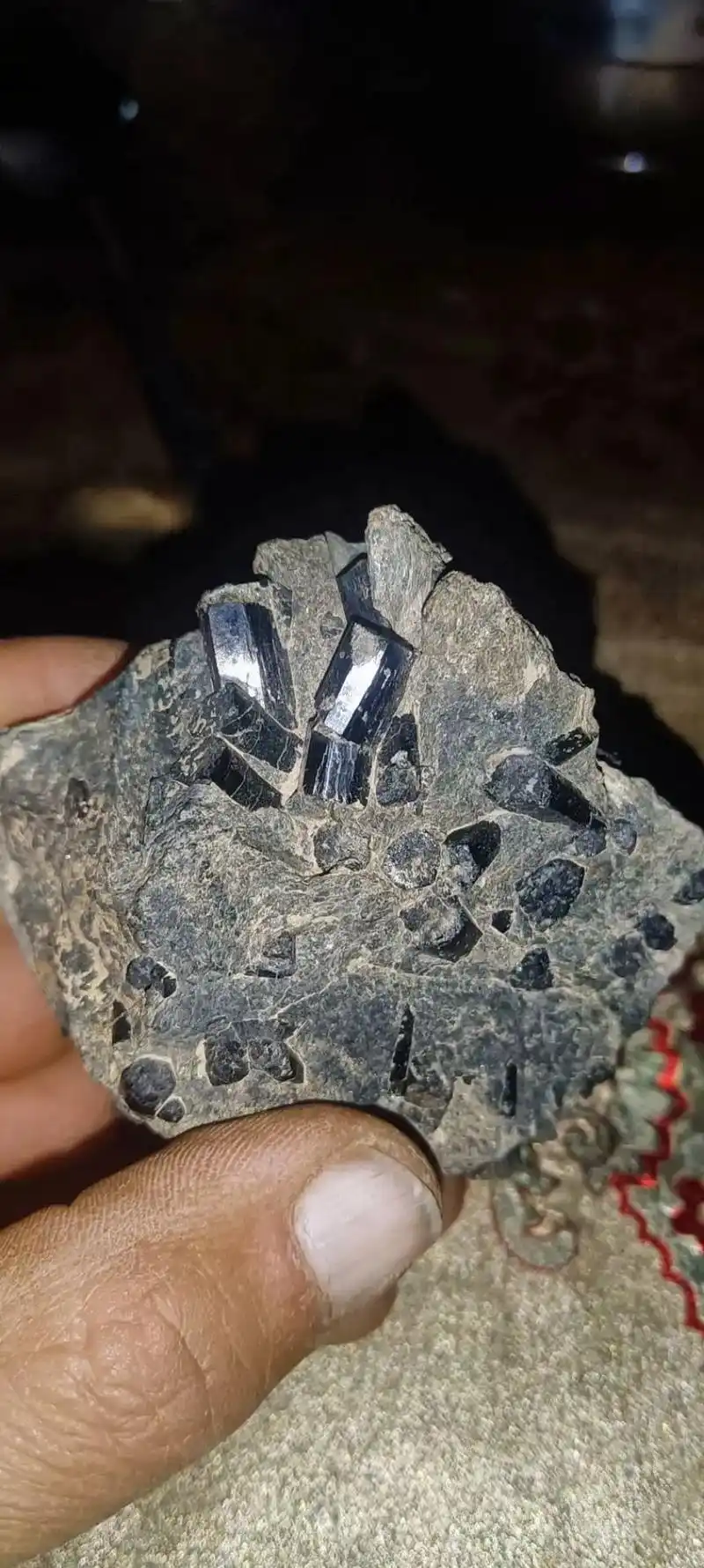 大自然的搬运工 #石来运转 新疆纯天然黑色碧玺#好东西一起 - 抖音