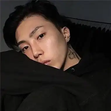 2021最新男生qq头像霸气社会微笑不一定是礼貌也可能是警告