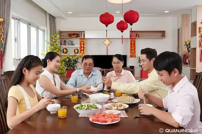 家人团聚_全景网