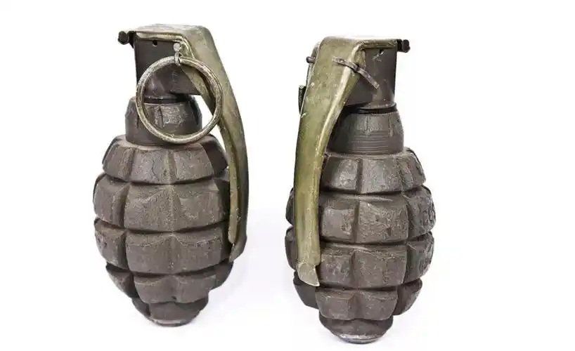 抗日神剧侮辱智商的桥段,日军的手榴弹不可能捡起来扔回去