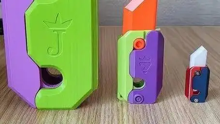 开学以来,玩具"萝卜刀"就火了,在中小学生之中流行开来.