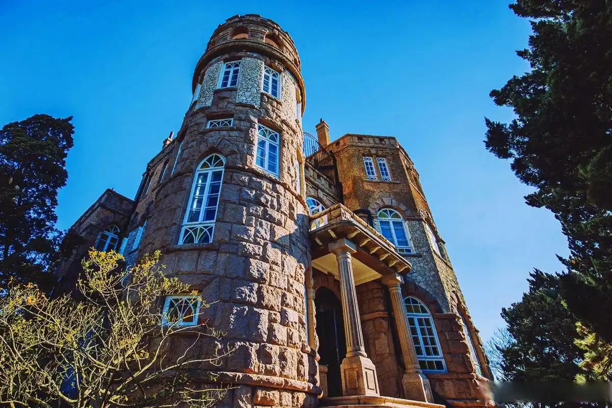 最in山东打卡地#  【青岛·花石楼】 背靠八大关,面临第二海水浴车哪