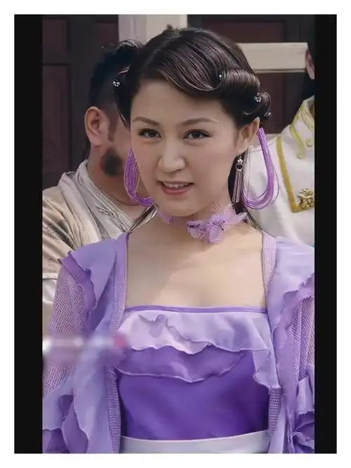 才知道刁蛮公主里的安宁公主是鲍蕾演的