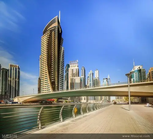 高耸入云的建筑物高清摄影图片