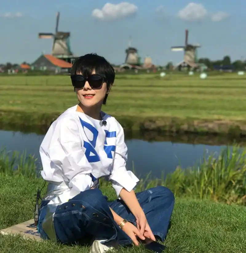 杨乐乐的6张时尚写真照:最喜欢图三,图五才让汪涵动心!