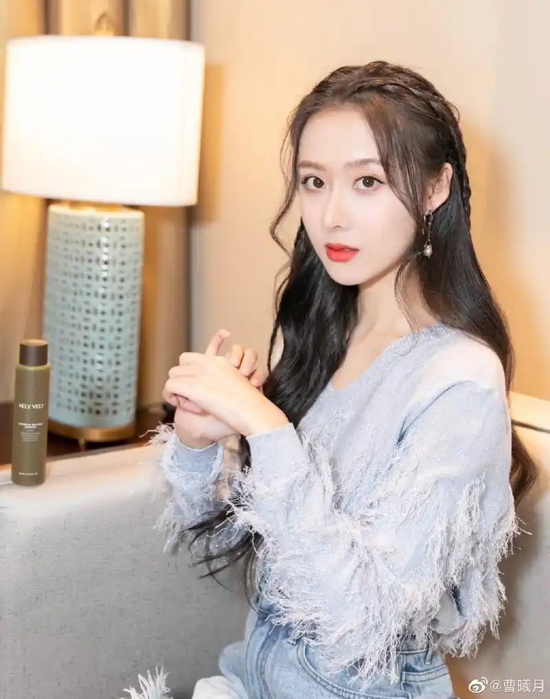 美女演员曹曦月迷人写真美照欣赏