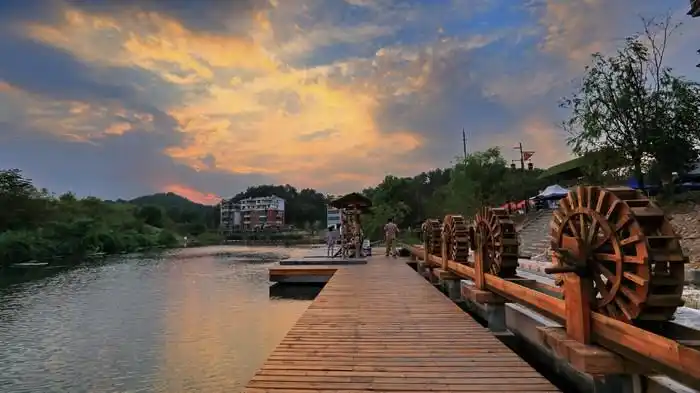 马畈农业奇幻乐园位于义乌市大陈镇马畈村,八都溪和九都溪的交汇处,总