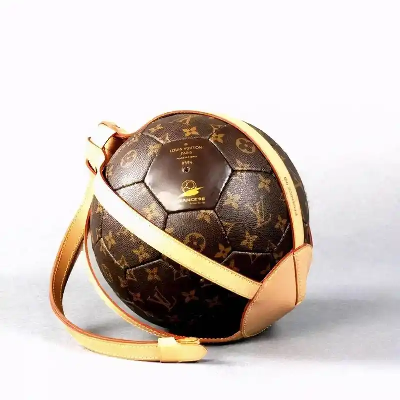 lv的充气马甲让我笑出了鹅叫声奢侈品的奇葩设计凡人无法感受