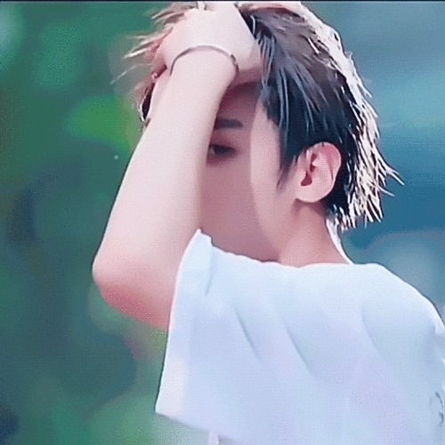 星时尚榜单 | 王一博周震南李现超a湿发造型 在线撩人 上演绝美诱惑