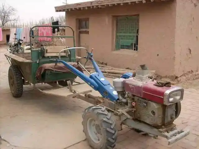 我家的手扶拖拉机