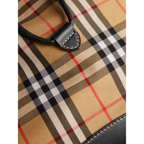 burberry 米色和黑色搭配 ranger 格纹背包