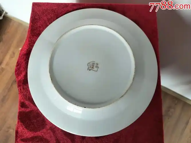 底款金字景德镇瓷金边装饰手绘油画西方名画赏盘完美品相