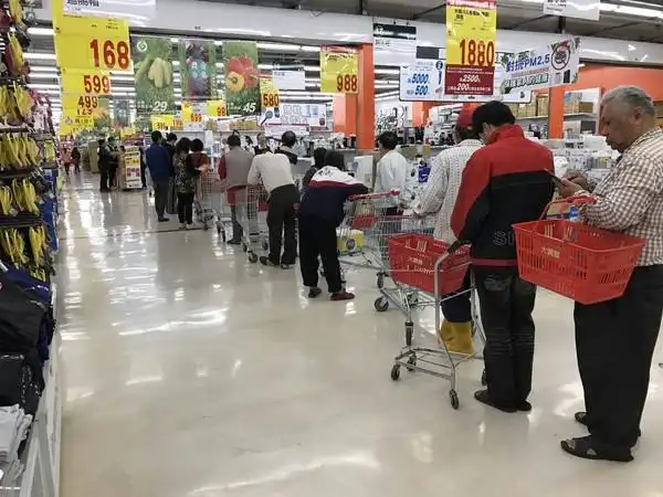 卖场最近狂促销吸引民众抢购.(图/业者提供)