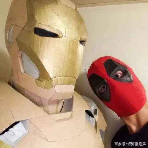 有位神仙漫威粉丝,耗时14个月,用纸板造出了钢铁侠盔甲