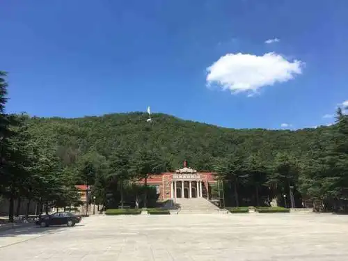 胶东革命烈士陵园-"最近孩子参加少先队活动,学习胶东抗日英雄.