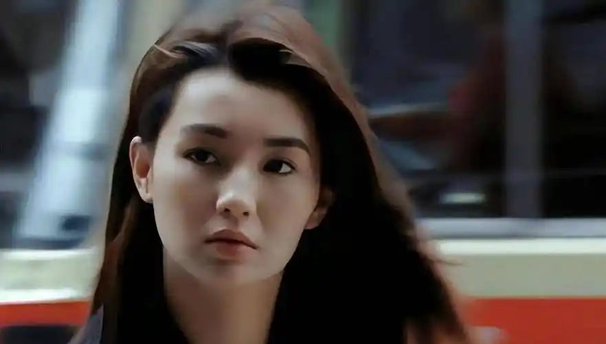 看看张曼玉这8个造型就知道发型改变气质_卷发_女性_短发