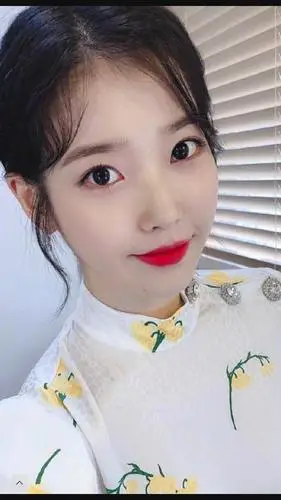 iu这个是剪出来的刘海伪装的胎毛