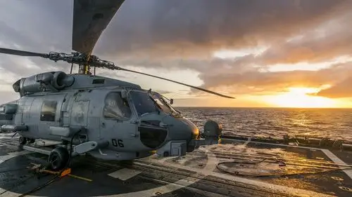 首页 飞机 mh-60r海鹰直升机 壁纸 当前尺寸:1600x900,你可以点击图片