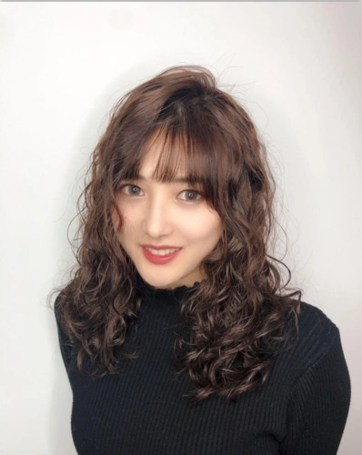 2020秋冬流行烫到顶发型洋气又保暖无论长短都适合