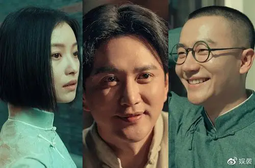 《1921》由黄建新执导,郑大圣联合执导,且汇聚了百余位明星演员,阵容