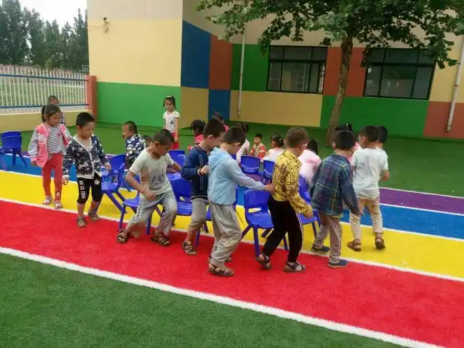 小尹幼儿园大班户外活动――抢椅子