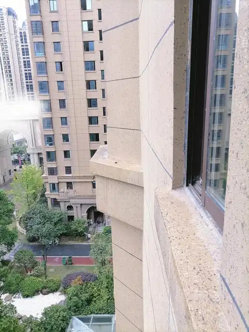 腰线上是什么东西女儿每次到阳台说是粑粑