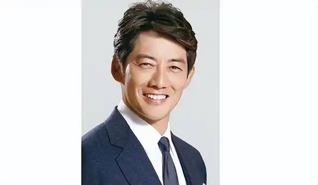 出道28年的他,以阳光外型大爆红,成为红遍亚洲的日本男演员,是许多