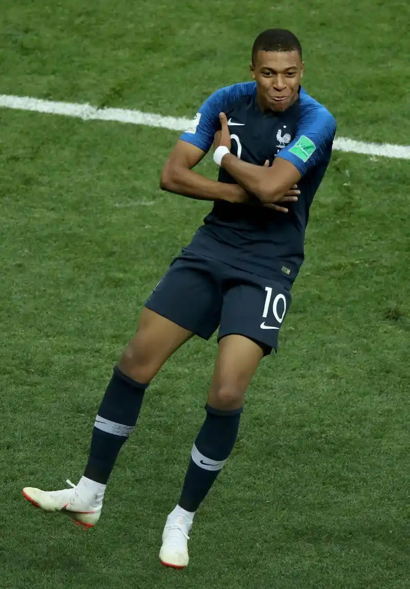 足球——决赛:法国队姆巴佩进球(14)