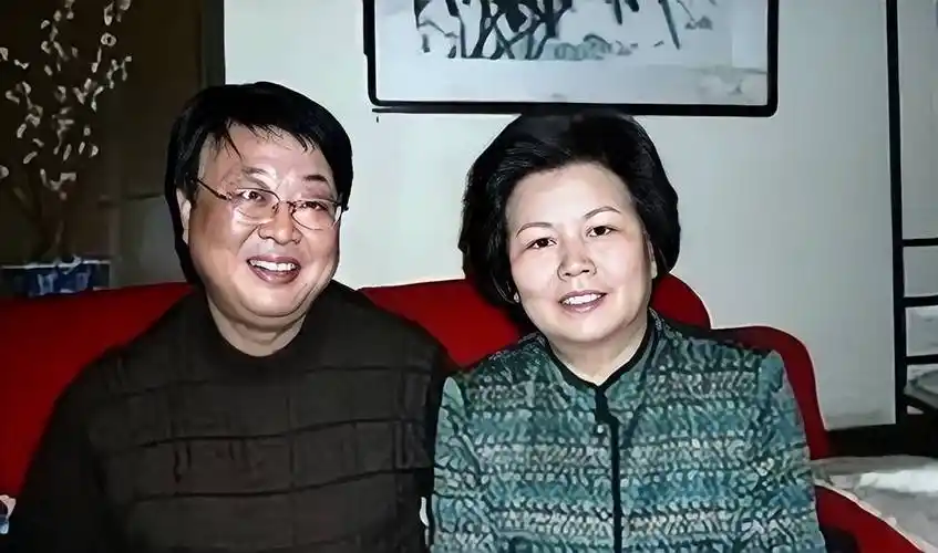 央视主持邢质斌:与丈夫恩爱48年,搭档罗京去世后,才申请退休_朴赞宏