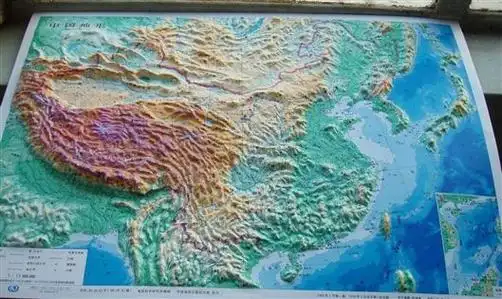 立体的中国地形图