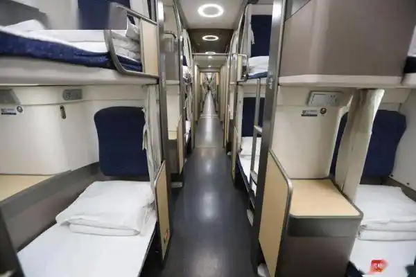 全国目前仅此一列!堪比飞机商务舱,"豪华"纵向动卧深圳首发