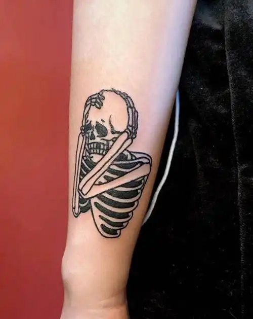 oldschool骷髅纹身图片_手部手臂old school纹身图案
