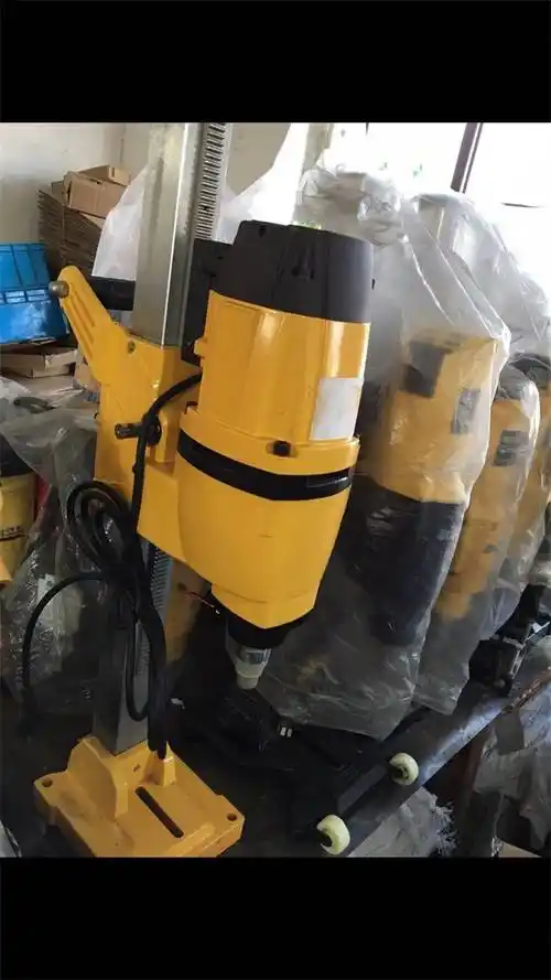 沥青路面开孔打眼机金刚石220v水钻混凝土打孔机