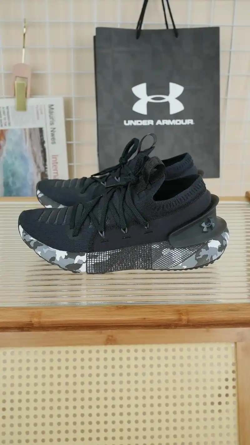安德玛 ua秋季hovr phantom 3运动透气跑步鞋 - 抖音