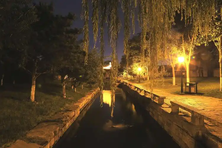 江南风格的三里河公园,由于疫情封闭了几个月,现在开始接待游人了