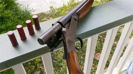 什么奇思妙想?我觉得这就是,中折式霰弹枪加了弹仓,奇葩又天才