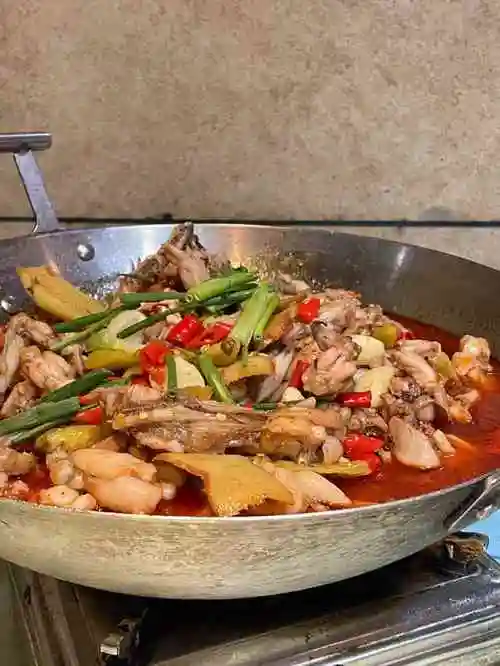 昱龙大盆牛蛙馆(三兴街总店)-"还是经朋友介绍,才狠下心去排这家的队