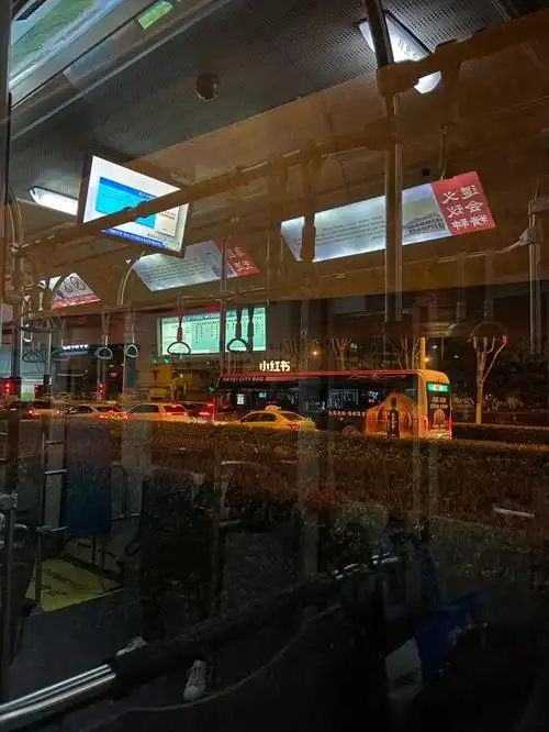 有没有一坐公交车(夜晚)就莫名忧伤的姐妹……#莫名的难过