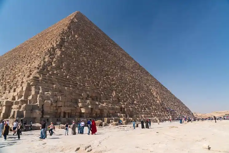 金字塔是古代世界七大奇迹之一.