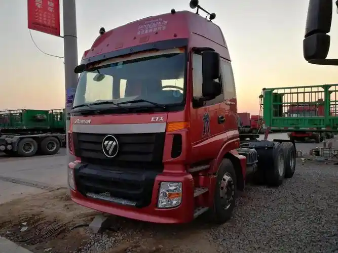 【济宁】2014年11月 二手新款欧曼牵引半挂车 红色 手动挡